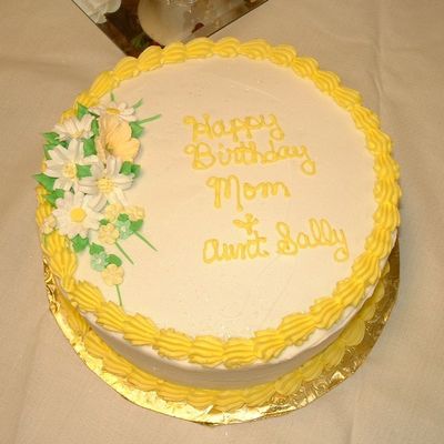 Yellow Daisy Birthday Cake