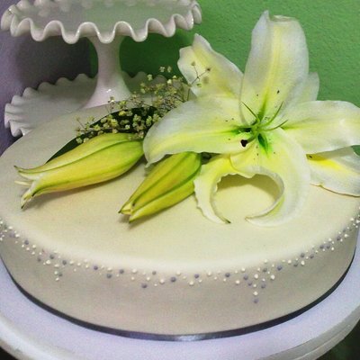 Lilly Cake