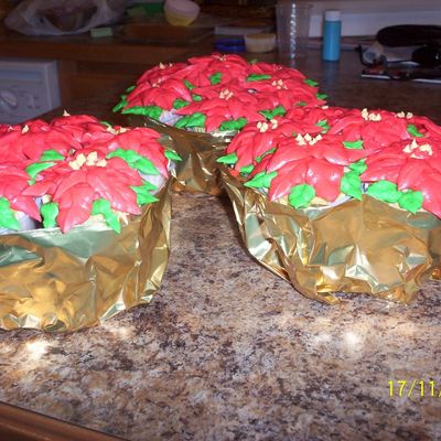 Poinsettia Cupcake Bouquet
