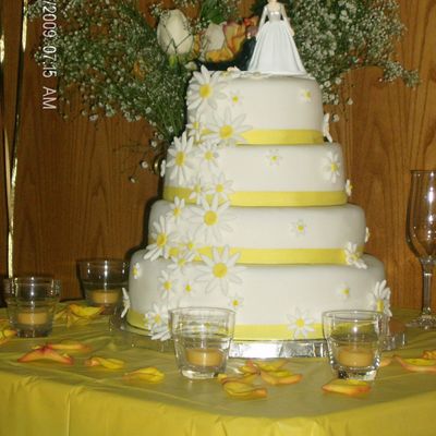 Daisy Wedding Cake