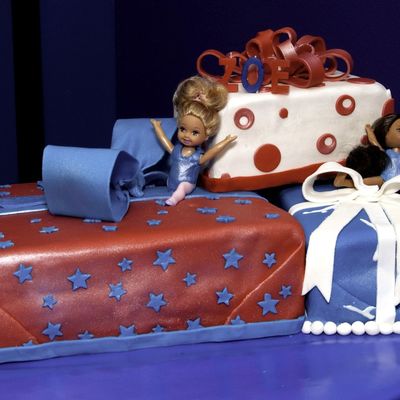 Gymnastics - Stacked Present Cake