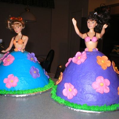 Hawaiian Party Doll Cakes