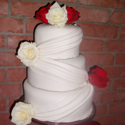 Round With Fondant Swags