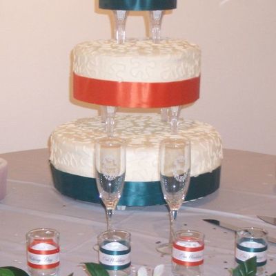 Round Tierred Cake With Cornelli Lace