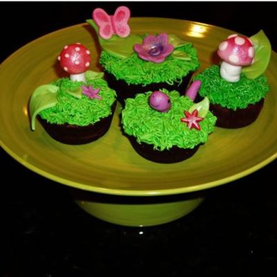 Grassy Garden Cupcakes