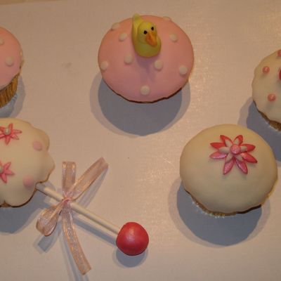 Baby_Shower_Cupcakes.jpg