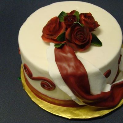 Red Rose Auction Cake