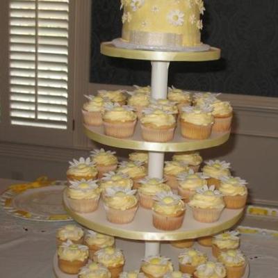 Bridal Shower Daisy Cupcakes