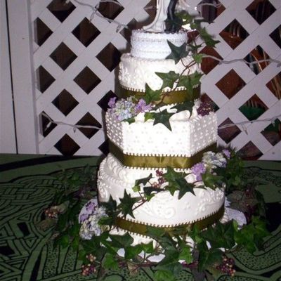 3 Tiered W/hexagon Middle Tier