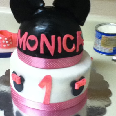 Minnie Mouse Cake