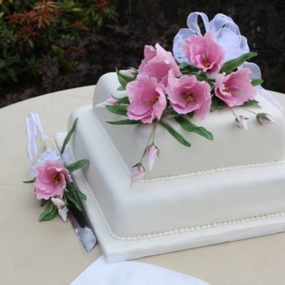 Lisianthus Carrot Wedding Cake