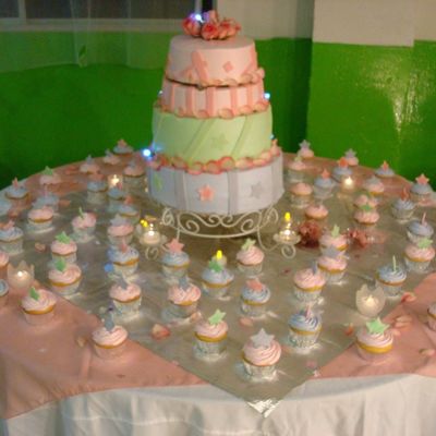 Elaborado En Crema Batida Con Areglo Floreal