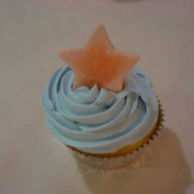 Esta Cupcake Fue El Que Decoro Adicionalmente El Pastel De Quinceanera