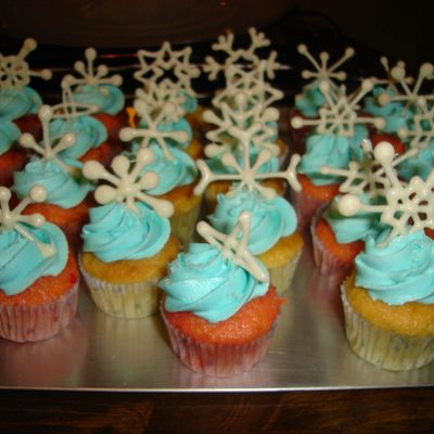 Mini Snowflake Cupcakes
