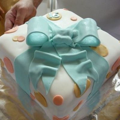 Birthday Present Cake