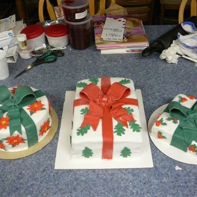 Christmas Present Cakes