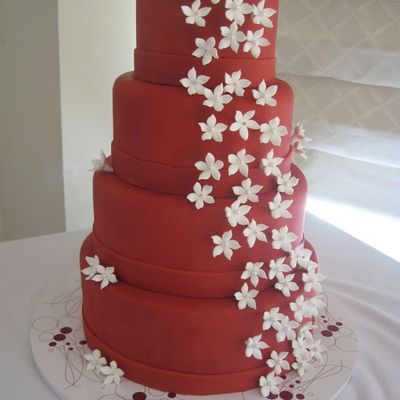 Stephanotis Red Wedding Cake