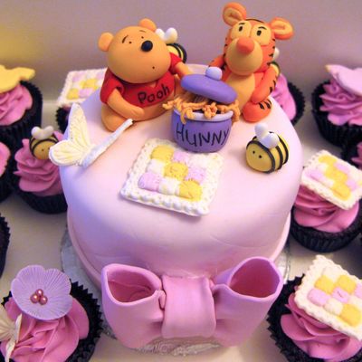 Pooh And Tigger Fondant Cake