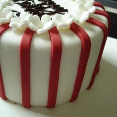 Red Stripes With White Flowers Bday Cake