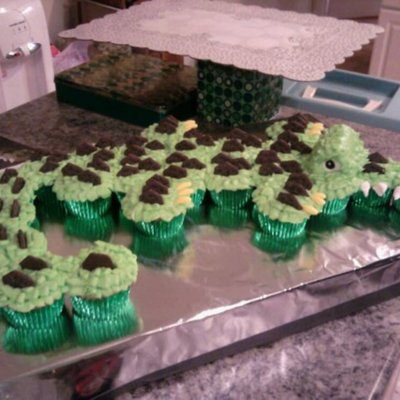 Alligator Cupcake Cake