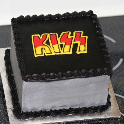 Kiss Cake