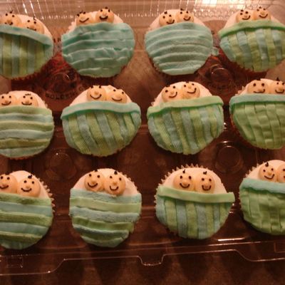 Twins Baby Shower Cupcakes
