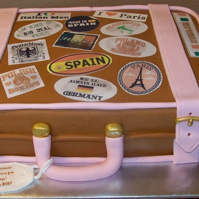 Suitecase Cake