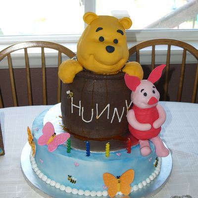 Winnie The Pooh & Piglet Cake