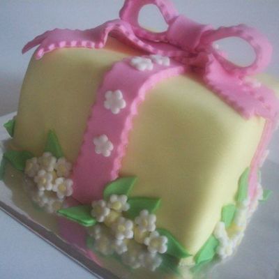 Present Birthday Cake