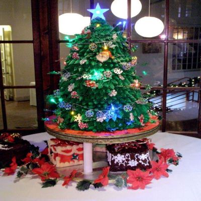 Christmas Tree Cake