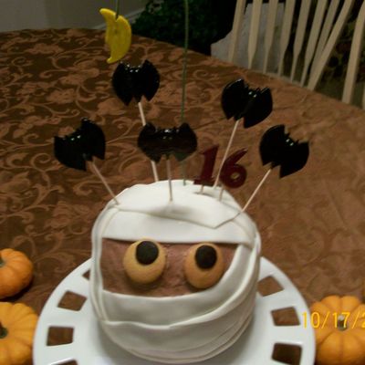 Halloween Mummy Cake