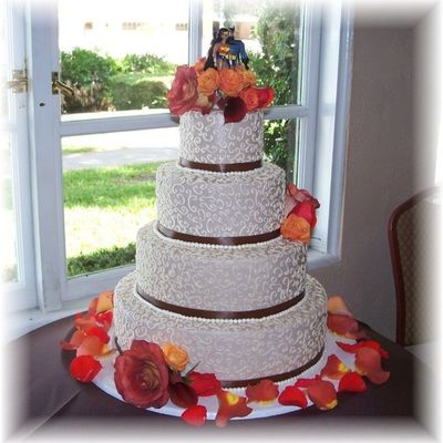 Fall Colors Wedding Cake With Wonder Woman And Batman For Topper (??????)