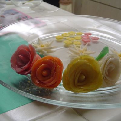 Gumpaste/starburst Roses