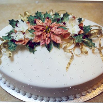 Poinsettia Cake