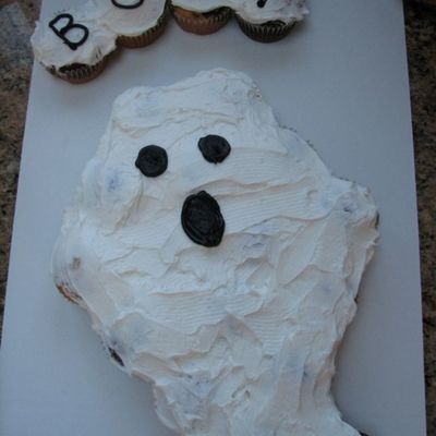 Ghost Cupcake Cake