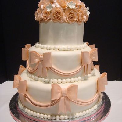 Wedding Cake With Pink Roses & Bows