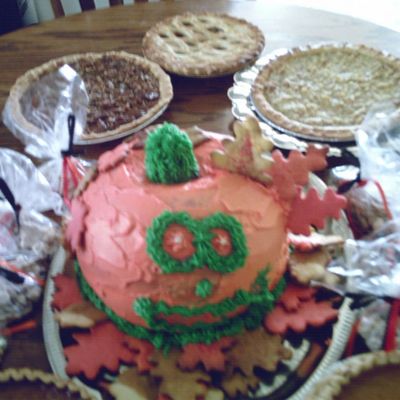 Animated Child's Pumpkin With Pies All Around!!!