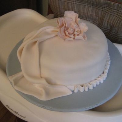 My 1St Fondant Cake!!