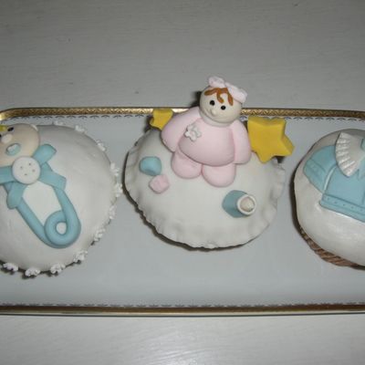 Fondant Bany Shower Cupcakes