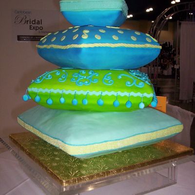 Pillow Cake At The Wedding Expo