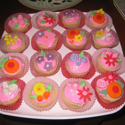 Flower Cupcakes, Fondant Flowers.