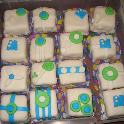 Blue & Green Mini Cakes