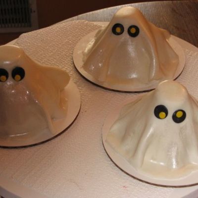 Mini Ghost Cakes