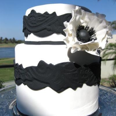 Black & White Cake With Sugar Flower