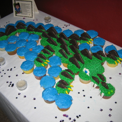 Alligator Cupcake Cake
