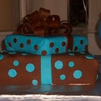 Baby Shower Gift Cake With Fondant Bow Topper