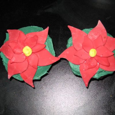 Poinsettia Cupcakes