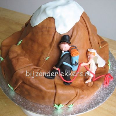 Mountainclimbing Wedding Cake