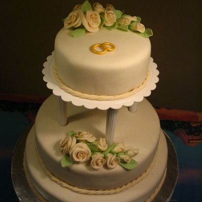 Ivory Wedding Cake With Roses