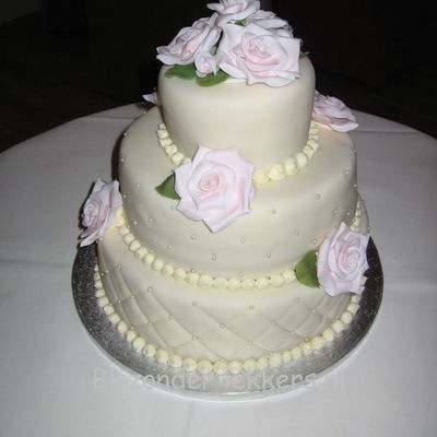 Off White With Soft Pink Roses